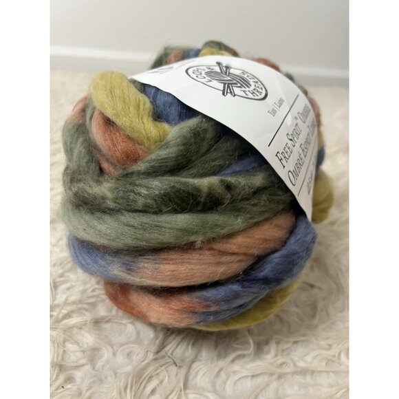 1- Loops & Threads Free Spirit Ombre 40.5 Yards Jumbo Wool Blend 26.3 Oz Yarn - Picture 3 of 8